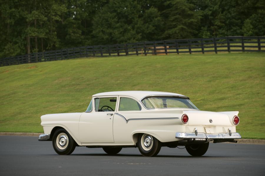  Ford Supercharged Custom Tudor Sedan 1957 года  (фото 5 из 5)